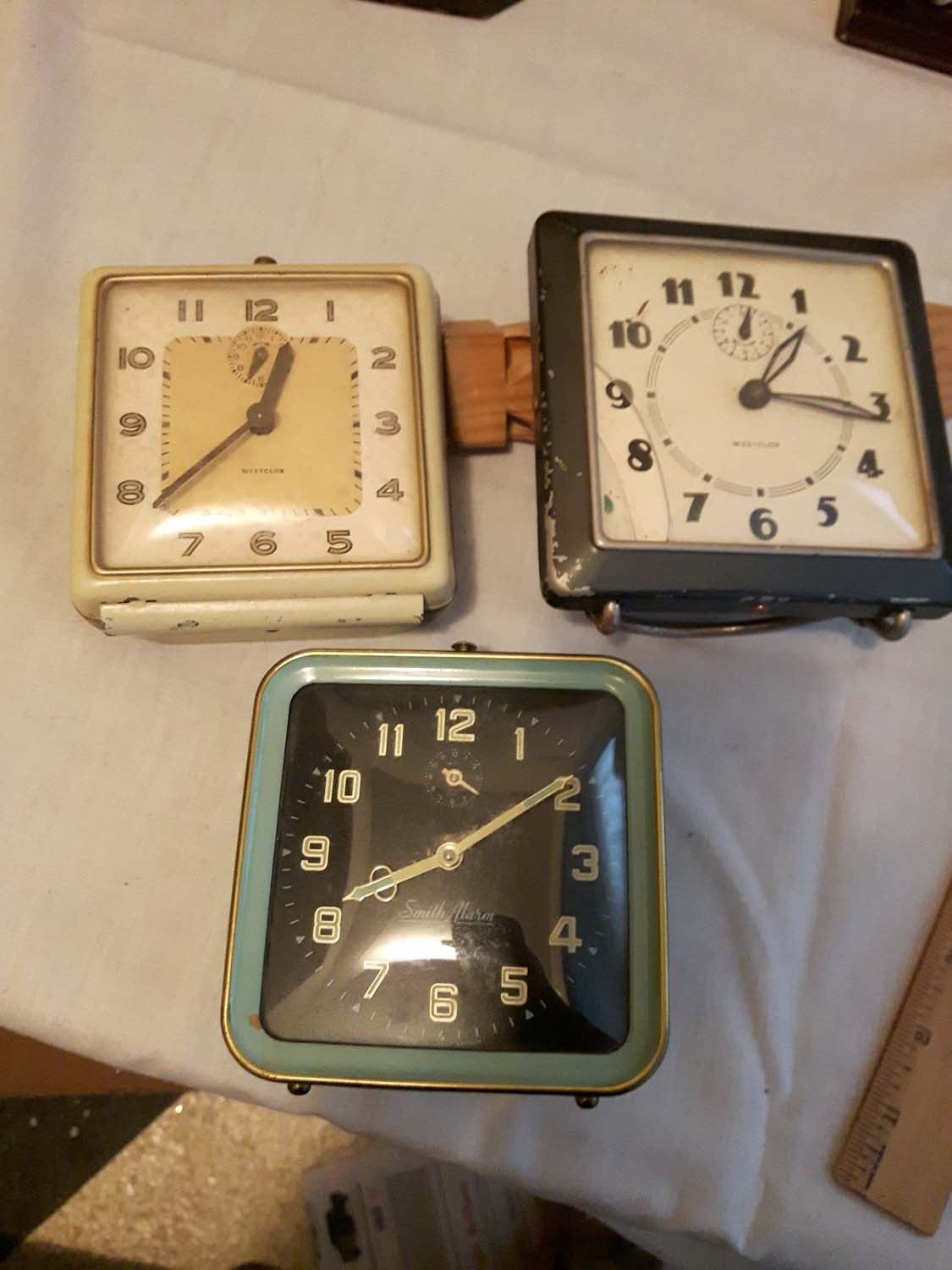 Clocks Elephant(Works),Wooden House(Works)&3 Vintage Alarm Clocks(Not