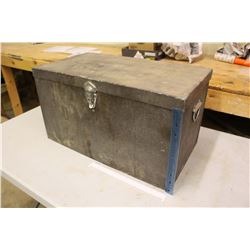 Vintage Ice Chest/Cooler w/Dividers (13.5"x24.5"x13.5")