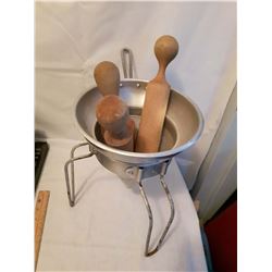 Cone-Shaped Colander& Pestles (3)