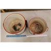 Image 2 : 2 Enamel White Pots