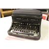 Image 2 : Vintage Underwood Type Writer
