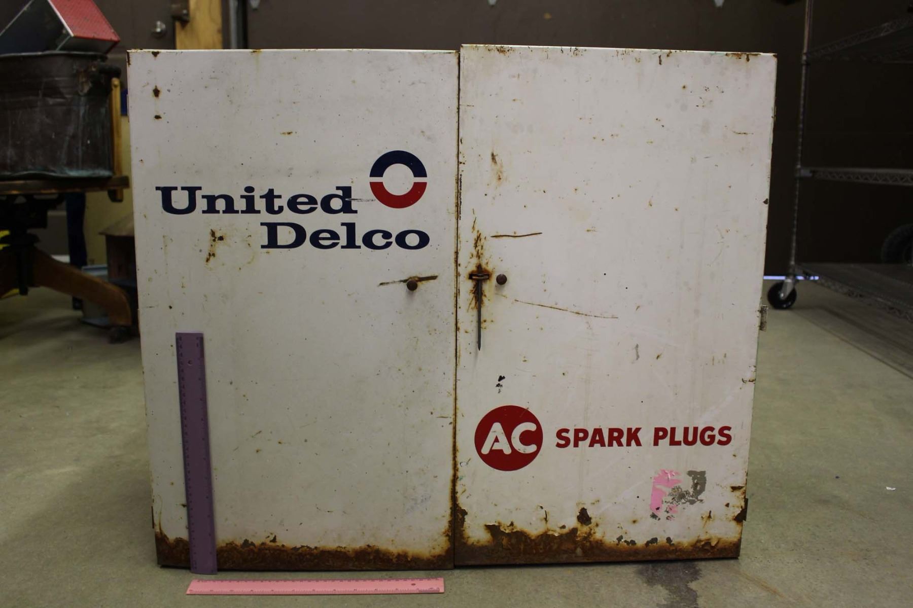 United Delco AC Spark Plugs (30"x25"x14")