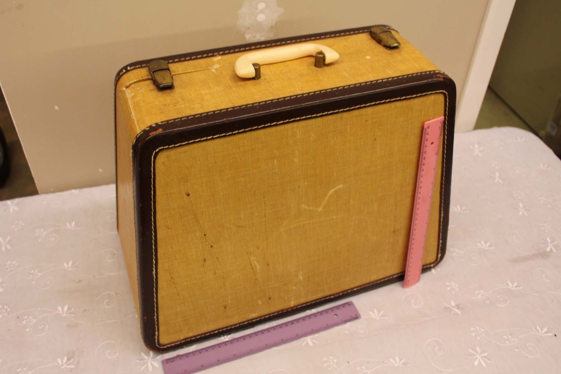 Vintage Singer Slant-O-Matic 401 Sewing Machine