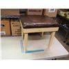 Image 1 : Vintage Foot Stool