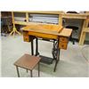 Image 5 : Vintage Singer Sewing Machine With Mini End Table