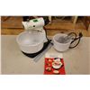 Image 1 : Sunbeam Mix Master w/2 Pyrex Bowls (Working)