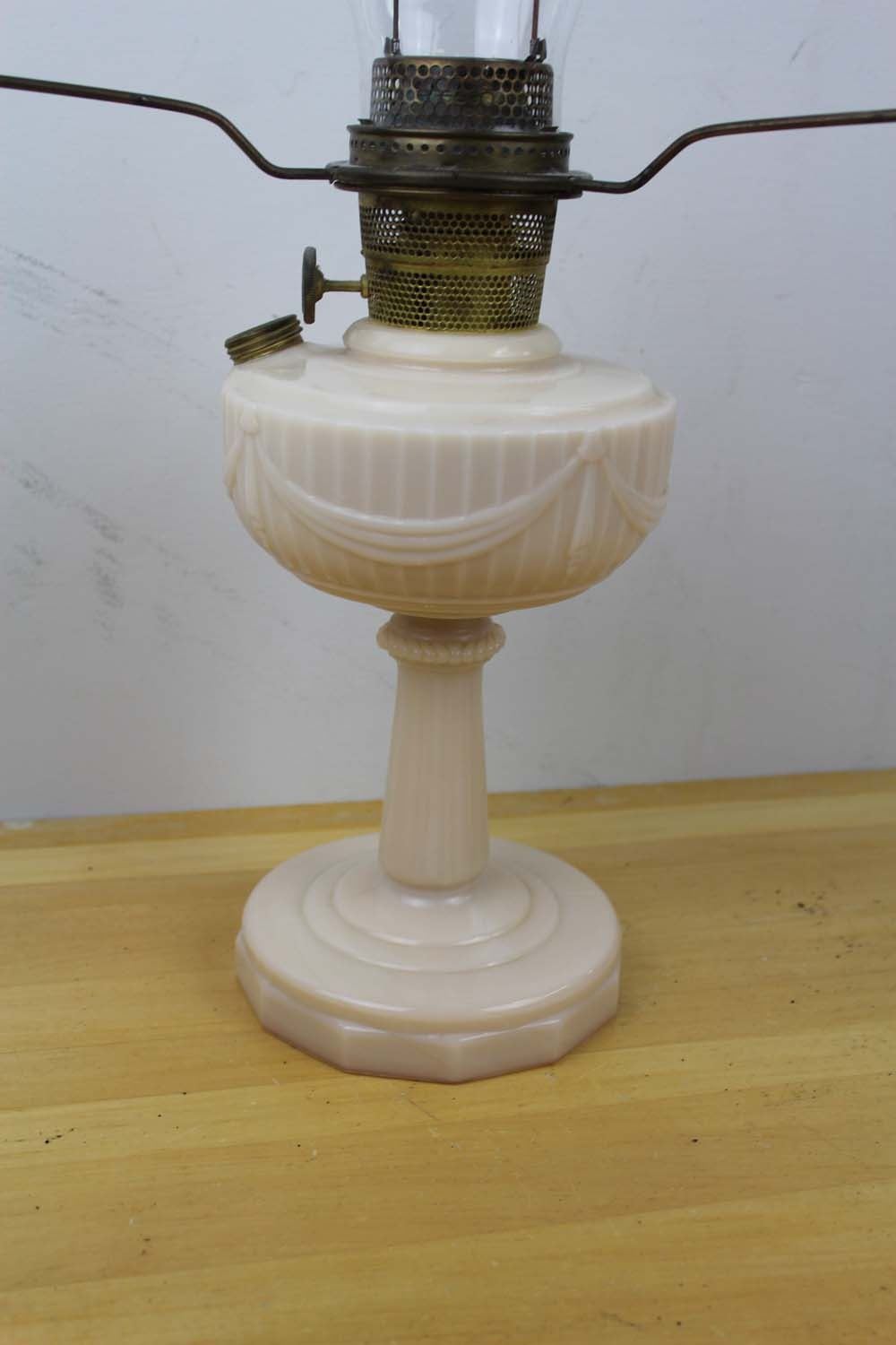 Aladdin Lincoln Drape Alacite Oil Lamp W/ Original Chimney