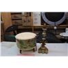 Image 1 : Vintage Lamp & Foot Stool