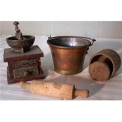 Lot of primitive kitchen miniatures