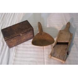 Lot of primitive kitchen 