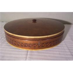Round sewing box with hinged lid