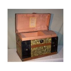 Round-top wall trunk