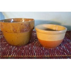 Lot of two stoneware bowls