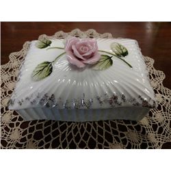 VINTAGE DRESSER TRINKET BOX WITH LID,HANDCRAFTED ROSE, GOLD TRIM, PORCELAIN