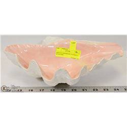 VINTAGE HANDMADE CLAMSHELL STYLE DISH
