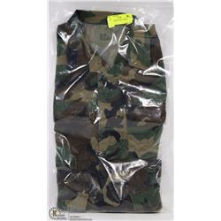 MEN'S CAMO HUNTING JACKET - SIZE S -