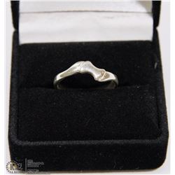 .925 SILVER RING - SIZE 6 - JEWELLERY