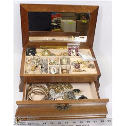 VINTAGE JEWELLERY BOX W/STERLING SILVER