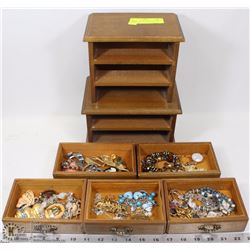 VINTAGE JEWELLERY BOX WITH CONTENTS
