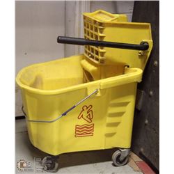 RUBBERMAID COMMERCIAL MOP BUCKET
