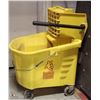 Image 1 : RUBBERMAID COMMERCIAL MOP BUCKET