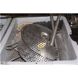 TOTE WITH METAL STRAINERS