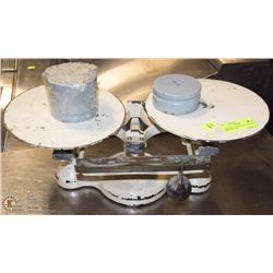 43) DOUBLE PAN BALANCE SCALE W/ 8LB, 4LB & 2LB