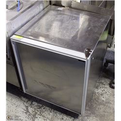 SILVERKING UNDERCOUNTER COOLER.