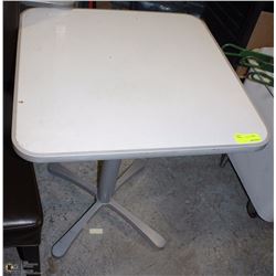 SQUARE TABLE 24 X 24 X 28