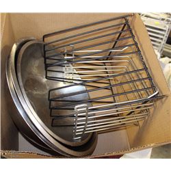 BOX OF ASSORTED STAINLESS MIXING BOWLS AND COOLING