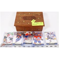 5 ASSORTED CONNOR MCDAVID HOCKEY CARDS