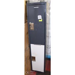 2 LOCKERS OVER /UNDER