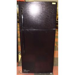 MOFFAT 18CU FT TOP FREEZER FRIDGE