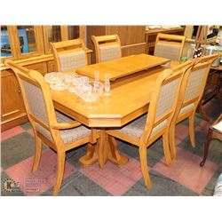 SOLID OAK TABLE WITH LEAF, 4 SIDECHAIRS AND 2