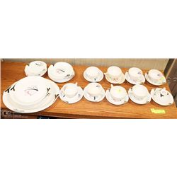 FLARE MADE IN ENGLAND DISH SET