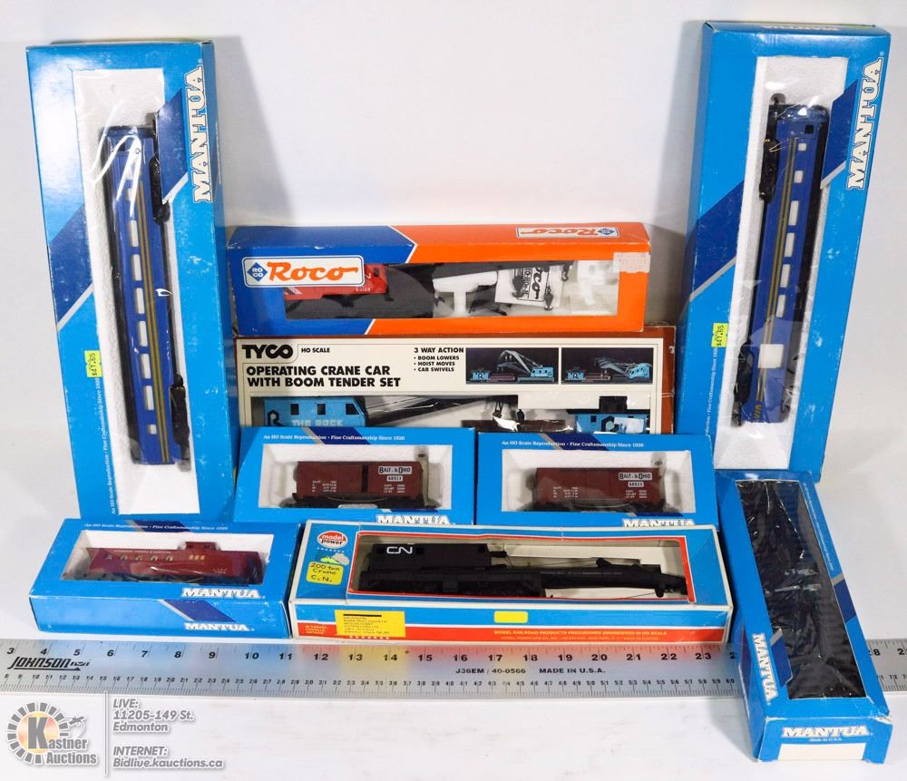 LOT OF HO SCALE TRAIN ACCESSORIES INCL TRACK,