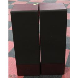 PAIR OF REALISTIC OPTIMUS T-120 SPEAKERS.