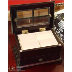 SMALL WOOD JEWELLERY BOX