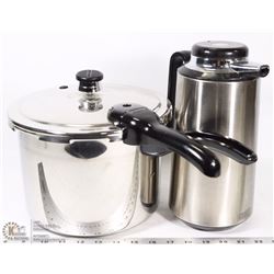BOX WITH A PRESSURE COOKER AND TEA KETTLE