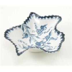 A Lowestoft leaf shape pickle dish, painted in underglaze blue with fruiting grape vines, circa 1...