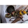 Image 1 : TOTE OF TOOLS AND LIFTING STRAP