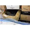 Image 1 : SHELF LOT OF BAGS STEREO AND ESTATE GOODS