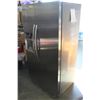 Image 2 : NEW KITCHEN AID STAINLESS FRENCH DOOR COUNTER DEPTH FRIDGE WITH DIGITAL SCREEN WATER AND ICE 36 INCH