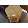 Image 1 : WICKER ENDTABLE