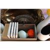 Image 2 : LOT OF DECORATIVE ITEMS VASES AND SHOE WINE HOLDER ETC