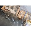 Image 3 : LOT OF NEW GLASS VASES