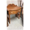 Image 1 : Small oak Desk