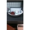 Image 1 : 8 Pieces of Enamel Ware