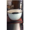 Image 3 : 2 Large Enamel Pots