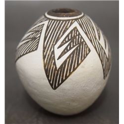 ACOMA POTTERY VASE (LEWIS)